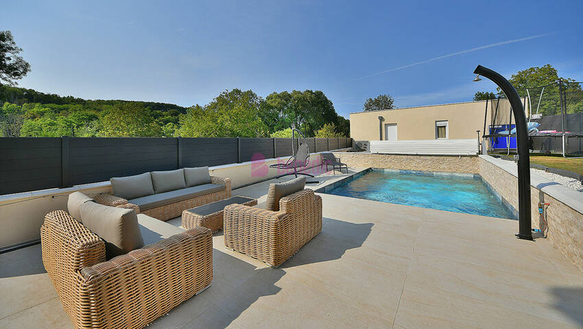 59144776q - Attribut alt par défaut.