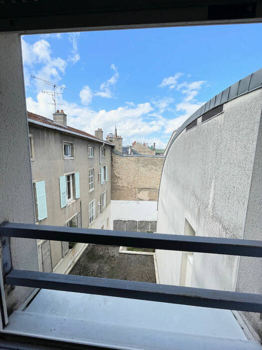 52339486f - Attribut alt par défaut.