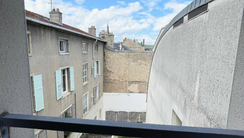 52339486f - Attribut alt par défaut.