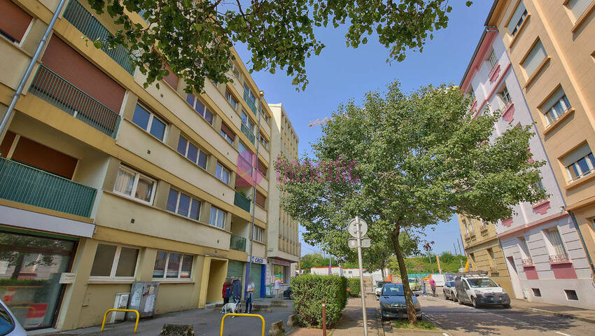 59164769a - Attribut alt par défaut.