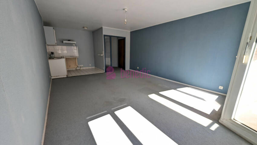 59240077a - Attribut alt par défaut.