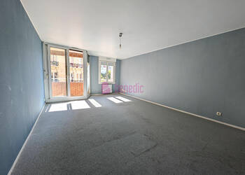 59240077b - Attribut alt par défaut.