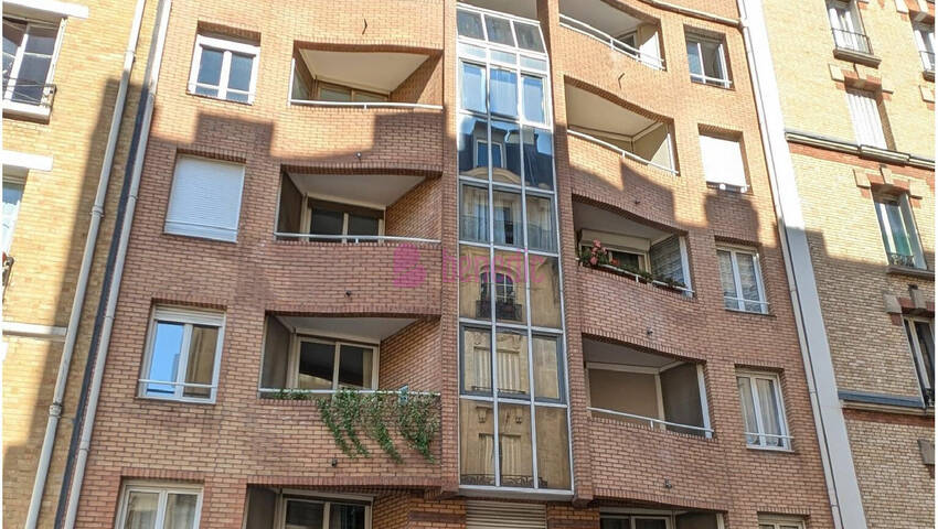 59240077c - Attribut alt par défaut.