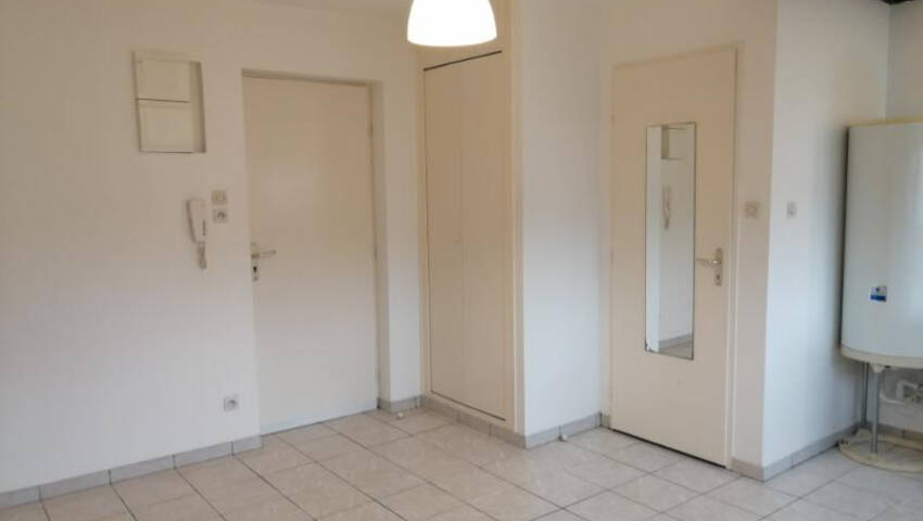 4255557b - Attribut alt par défaut.