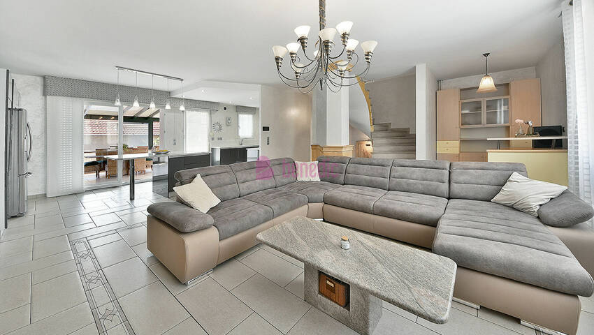 59347373b - Attribut alt par défaut.