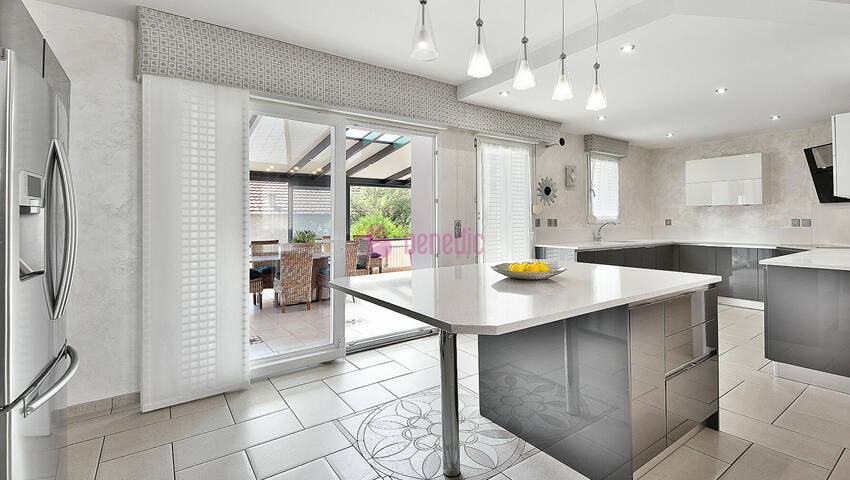 59347373c - Attribut alt par défaut.