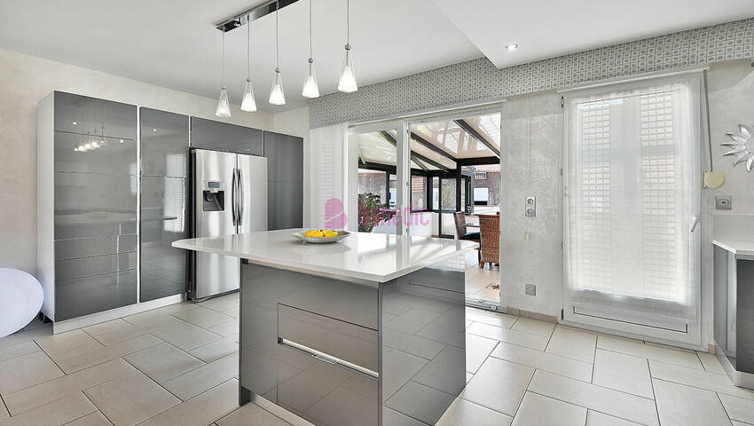 59347373d - Attribut alt par défaut.