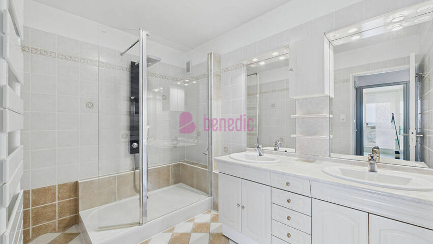 58178061k - Attribut alt par défaut.