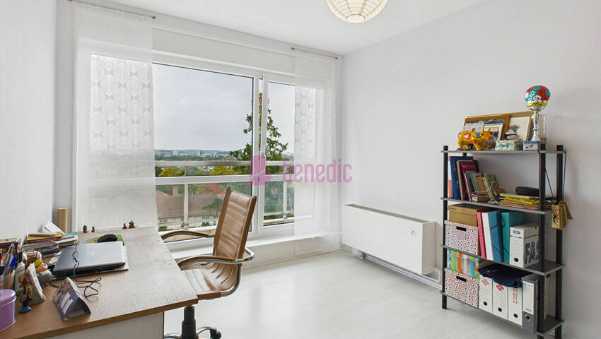 58178061l - Attribut alt par défaut.