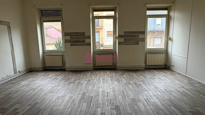 58738083e - Attribut alt par défaut.