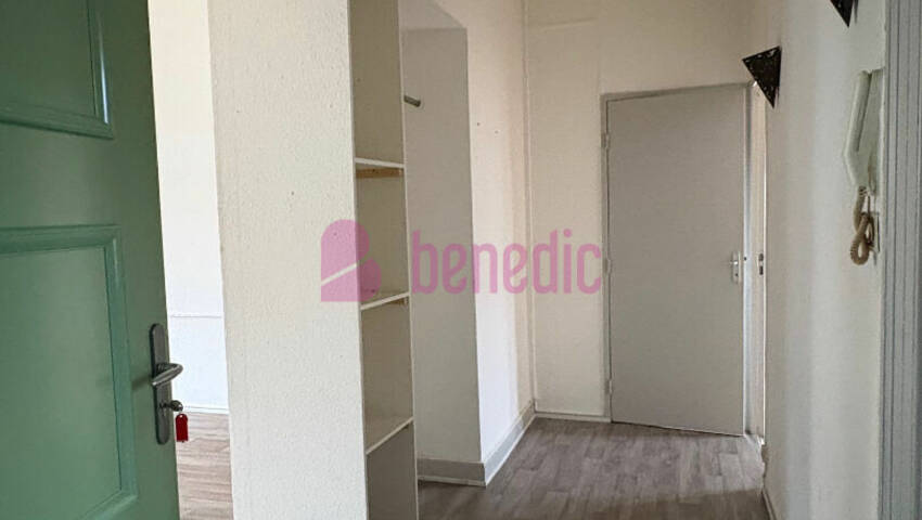 58738083f - Attribut alt par défaut.