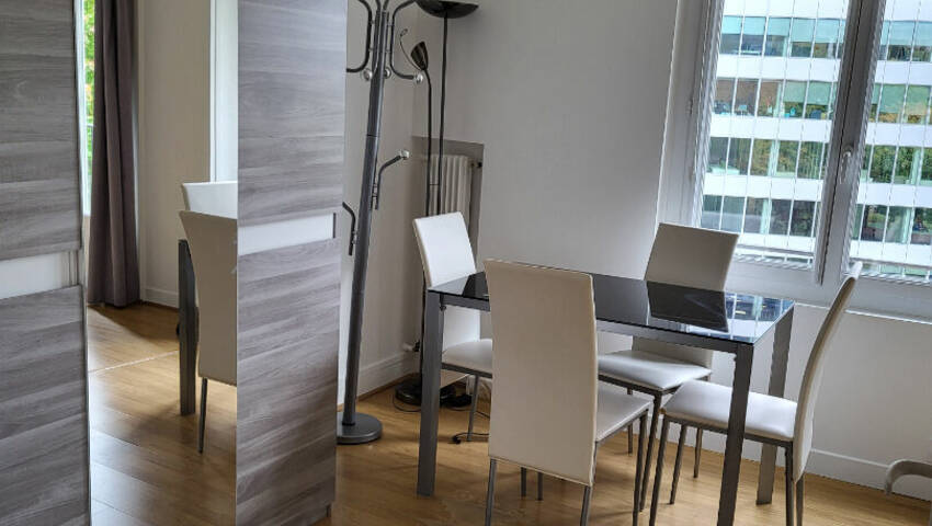 59375446b - Attribut alt par défaut.