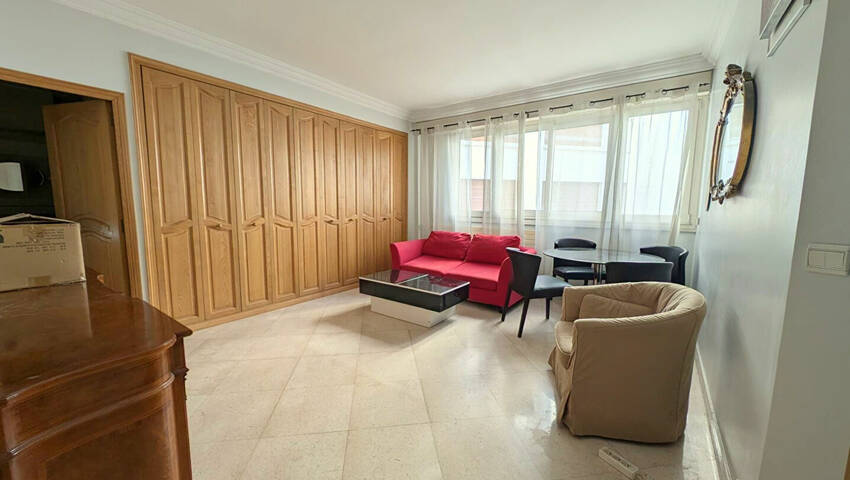 59384445b - Attribut alt par défaut.