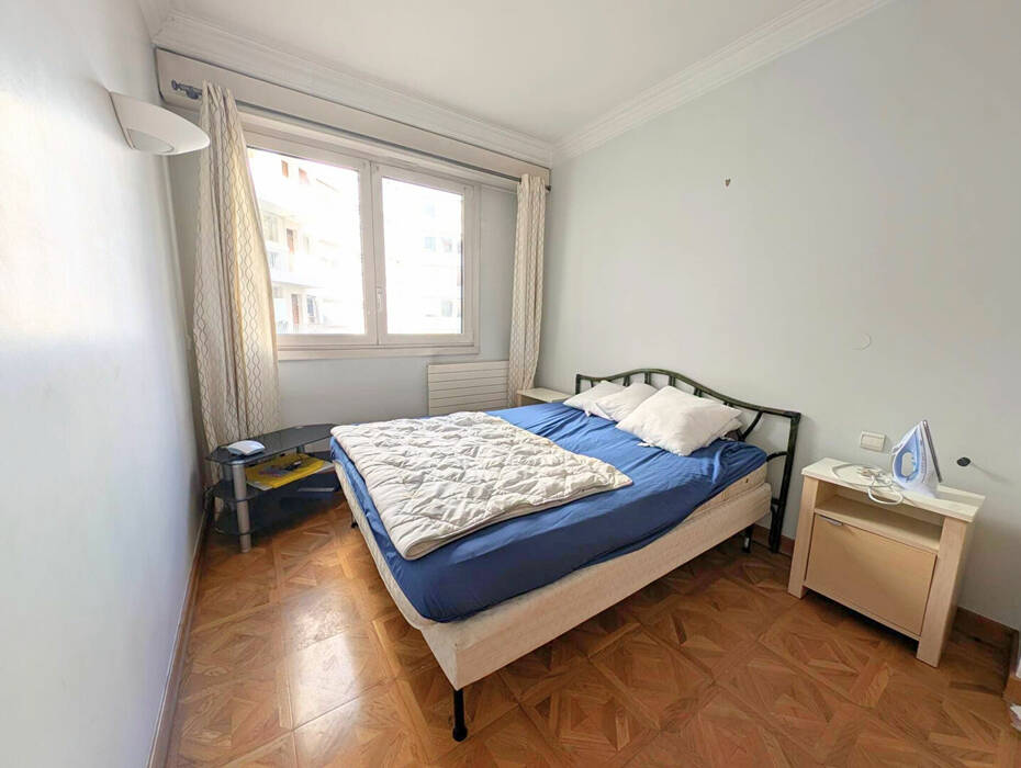 59384445d - Attribut alt par défaut.