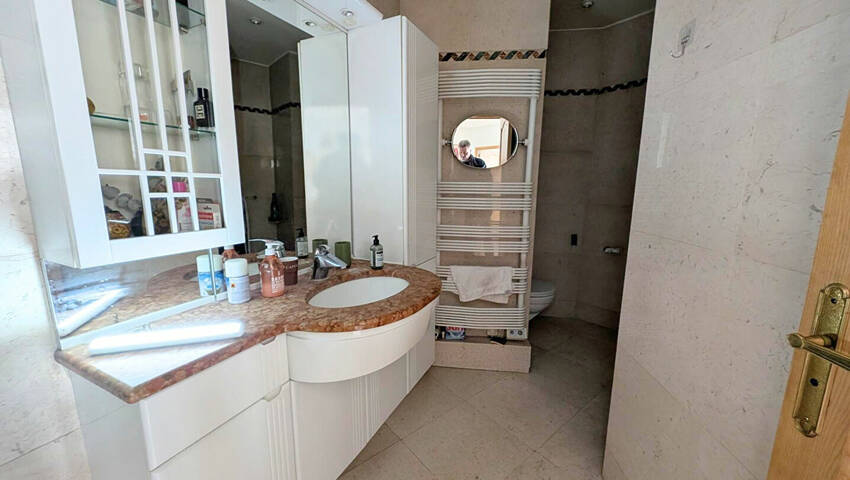 59384445g - Attribut alt par défaut.