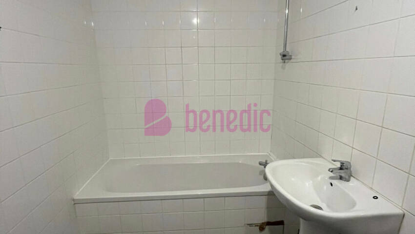 4253955d - Attribut alt par défaut.