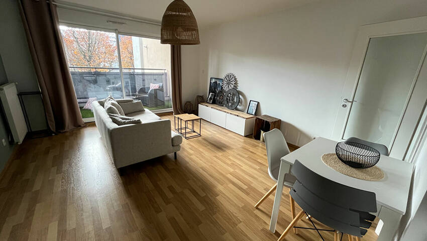 59406695c - Attribut alt par défaut.