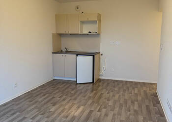 28083467b - Attribut alt par défaut.