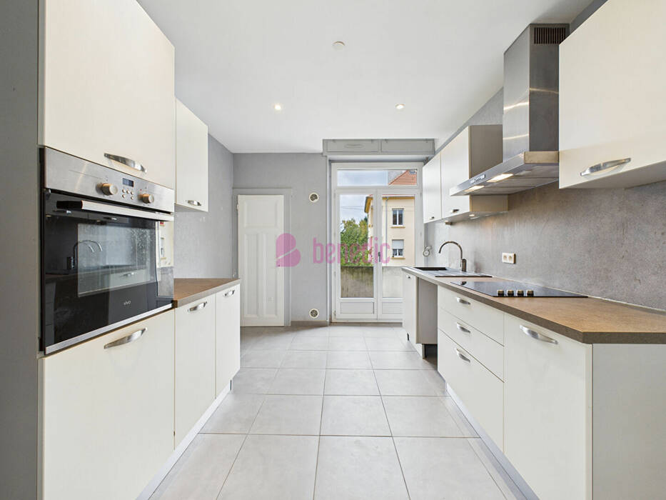 59372427c - Attribut alt par défaut.