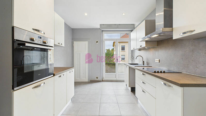 59372427c - Attribut alt par défaut.