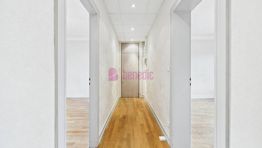 59372427f - Attribut alt par défaut.