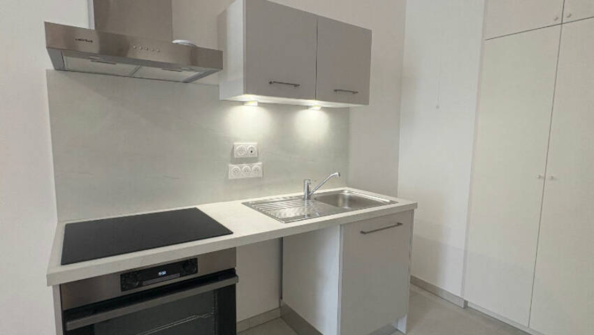 59421265b - Attribut alt par défaut.