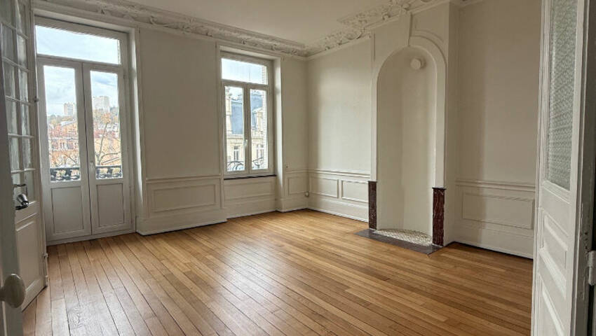 59423388c - Attribut alt par défaut.