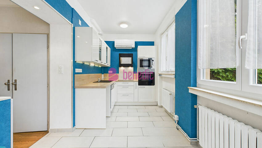 59384253a - Attribut alt par défaut.