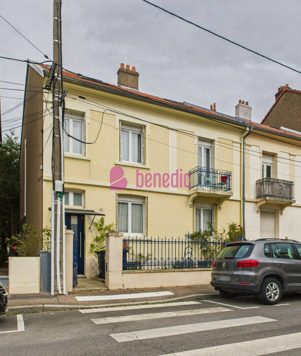 59384253d - Attribut alt par défaut.