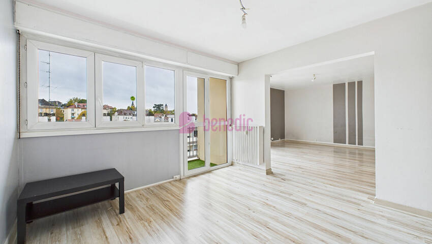 58906511b - Attribut alt par défaut.