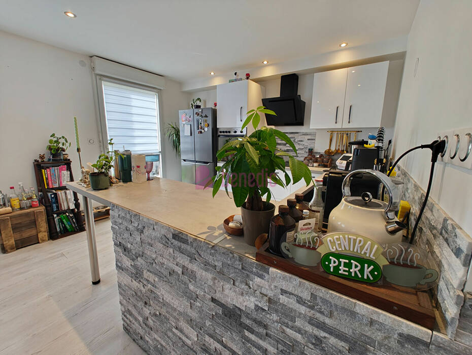 58444145b - Attribut alt par défaut.