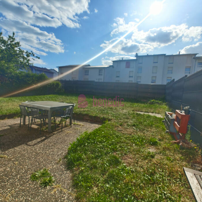 58444145l - Attribut alt par défaut.