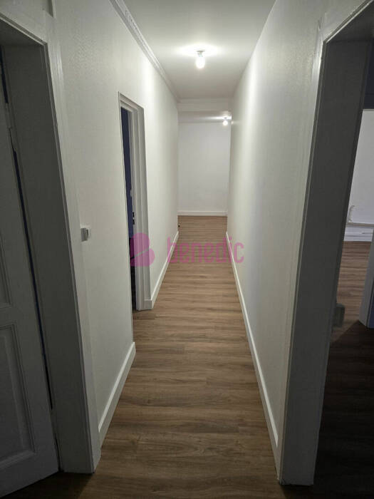 59467831d - Attribut alt par défaut.