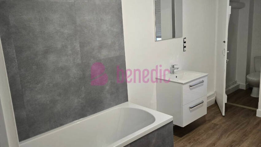 59467831e - Attribut alt par défaut.