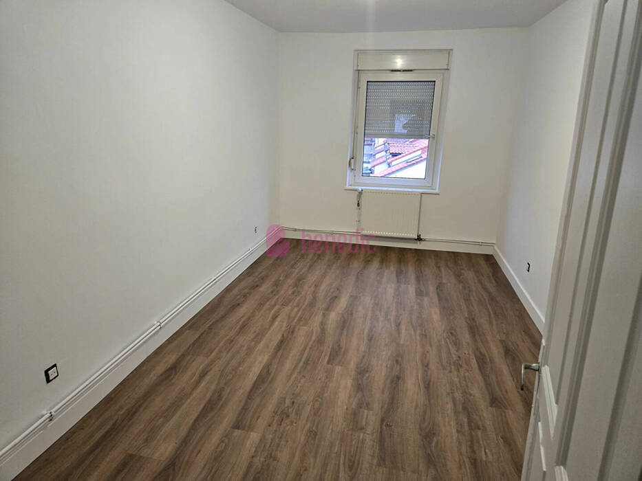 59467831f - Attribut alt par défaut.