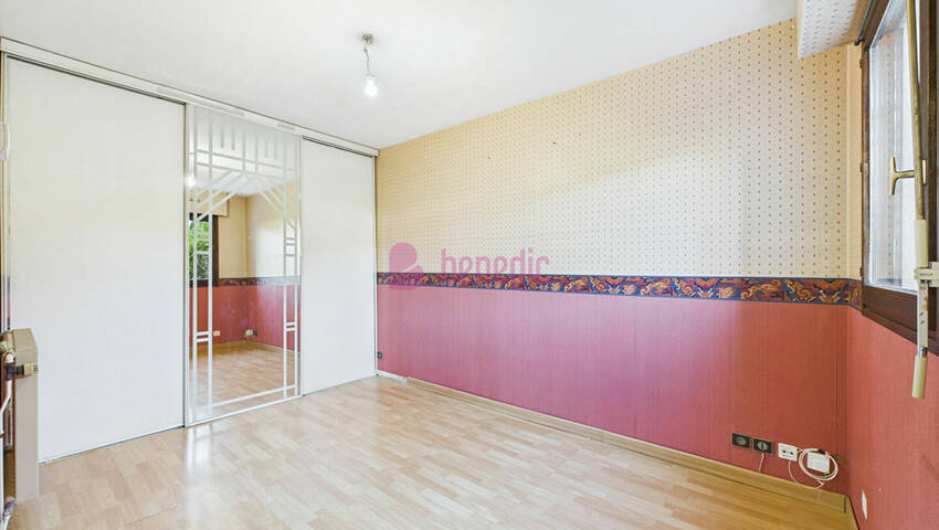 59356318c - Attribut alt par défaut.