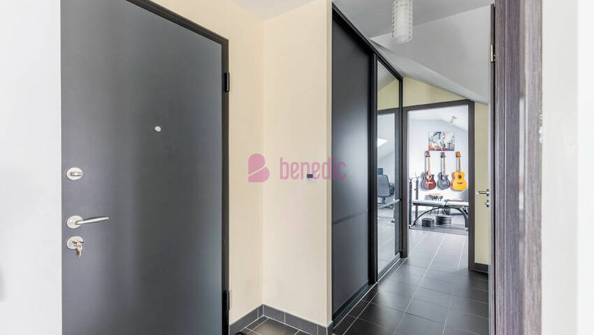 57763469c - Attribut alt par défaut.