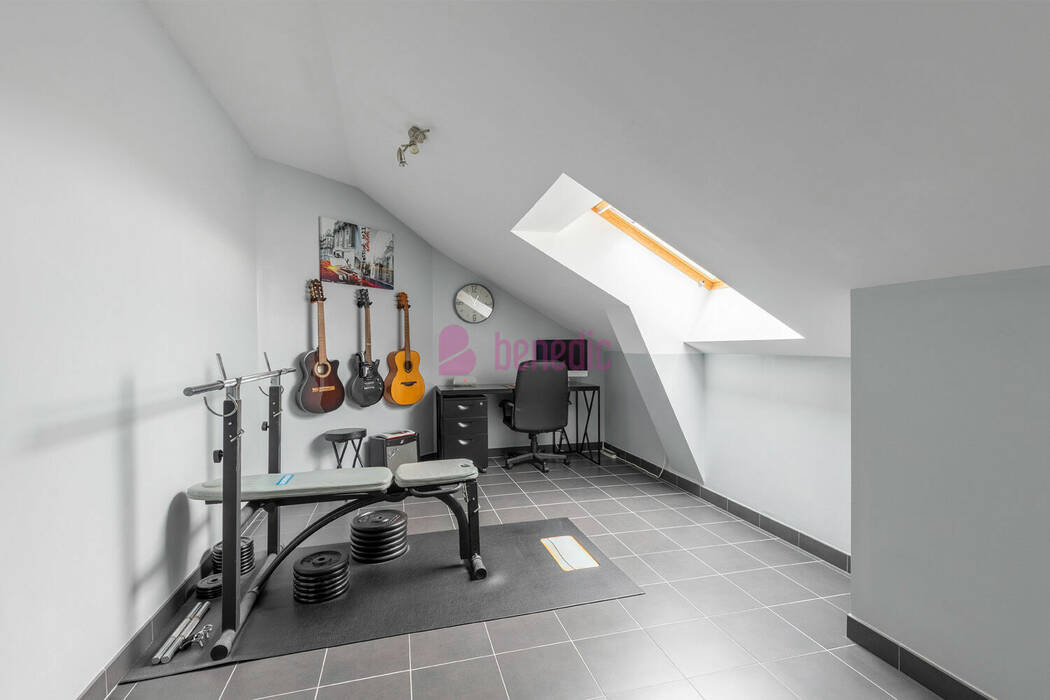 57763469l - Attribut alt par défaut.