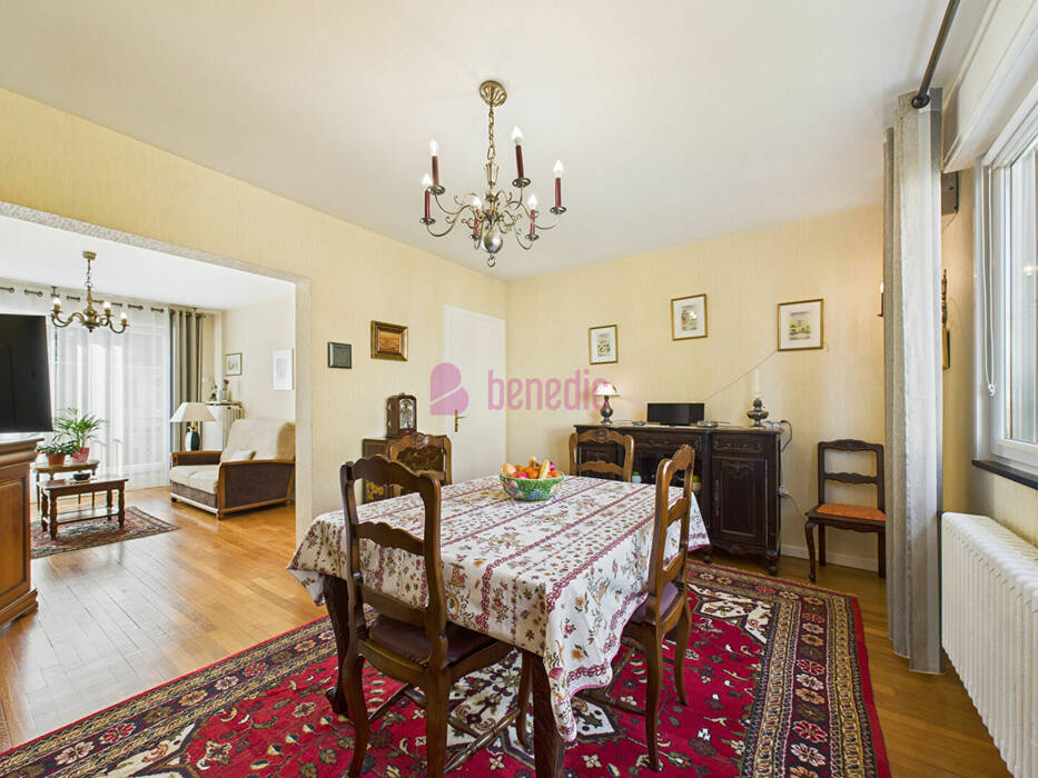 59374115b - Attribut alt par défaut.