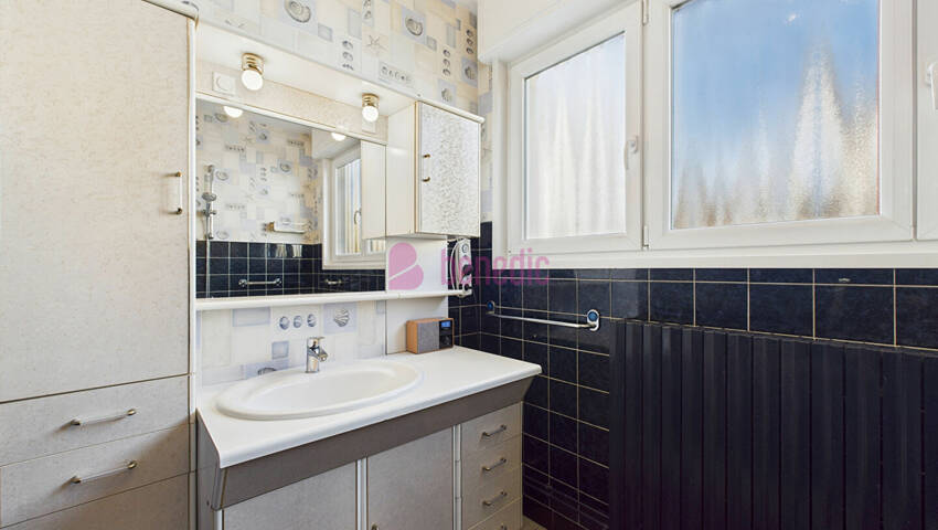 59374115v - Attribut alt par défaut.