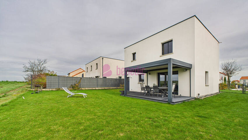 59165127a - Attribut alt par défaut.