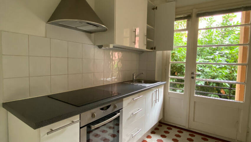 59200369b - Attribut alt par défaut.