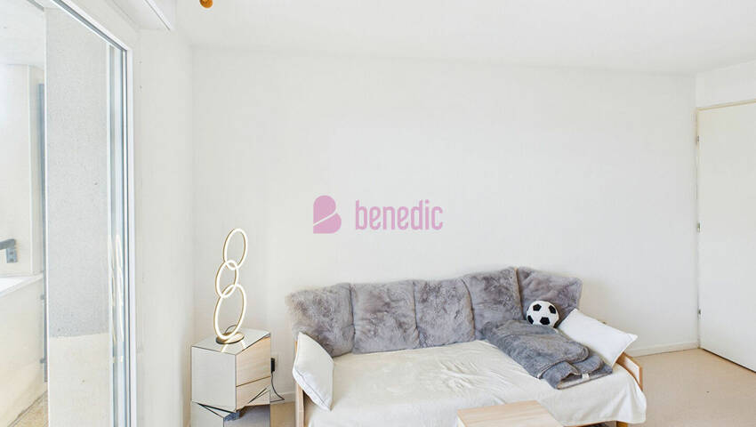 59440304f - Attribut alt par défaut.