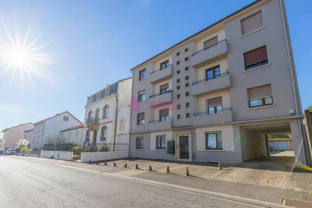 59414148m - Attribut alt par défaut.