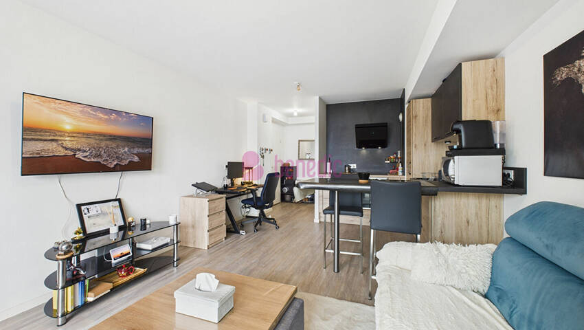 59481539c - Attribut alt par défaut.