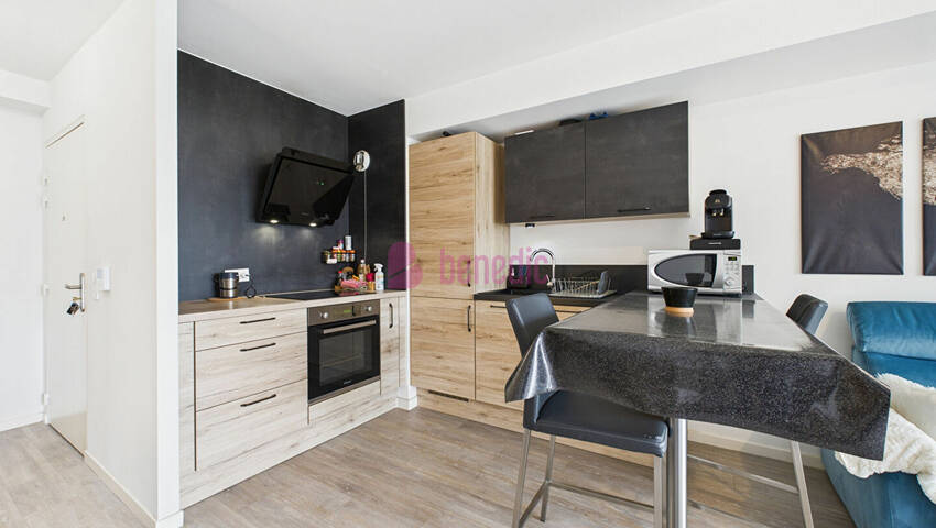 59481539d - Attribut alt par défaut.