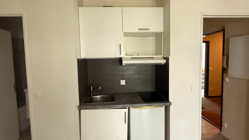 59482513c - Attribut alt par défaut.