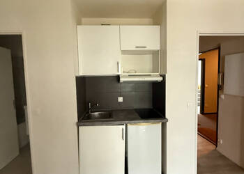 59482513c - Attribut alt par défaut.