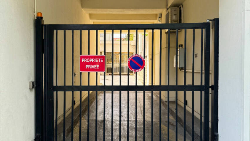 59492027b - Attribut alt par défaut.