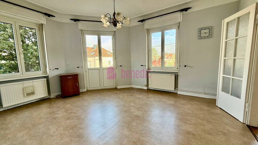 55594550b - Attribut alt par défaut.